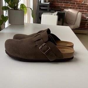 Women’s Cushionaire Brown Suede Slip-On Shoes NWOT